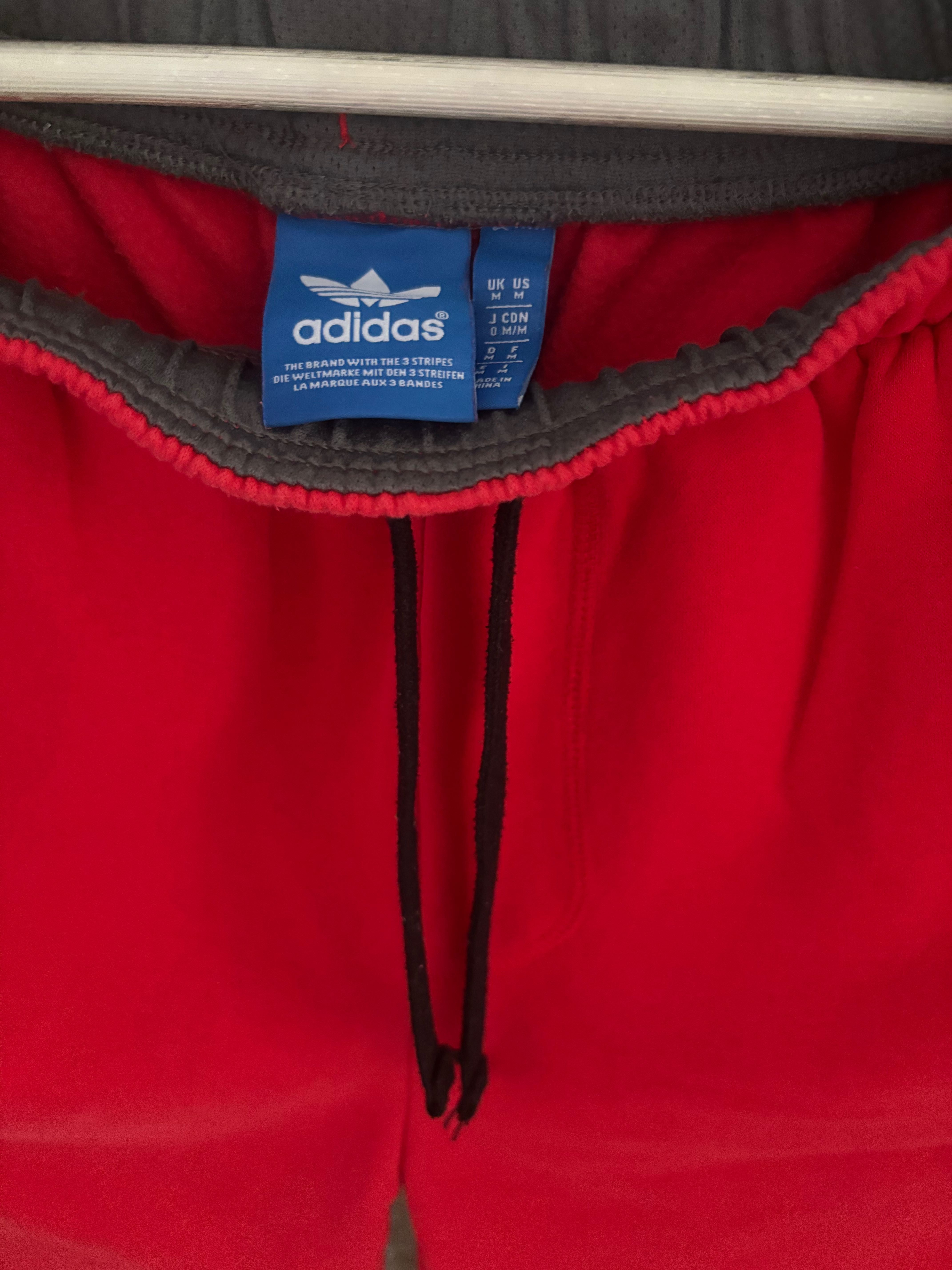 Spodenki adidas.