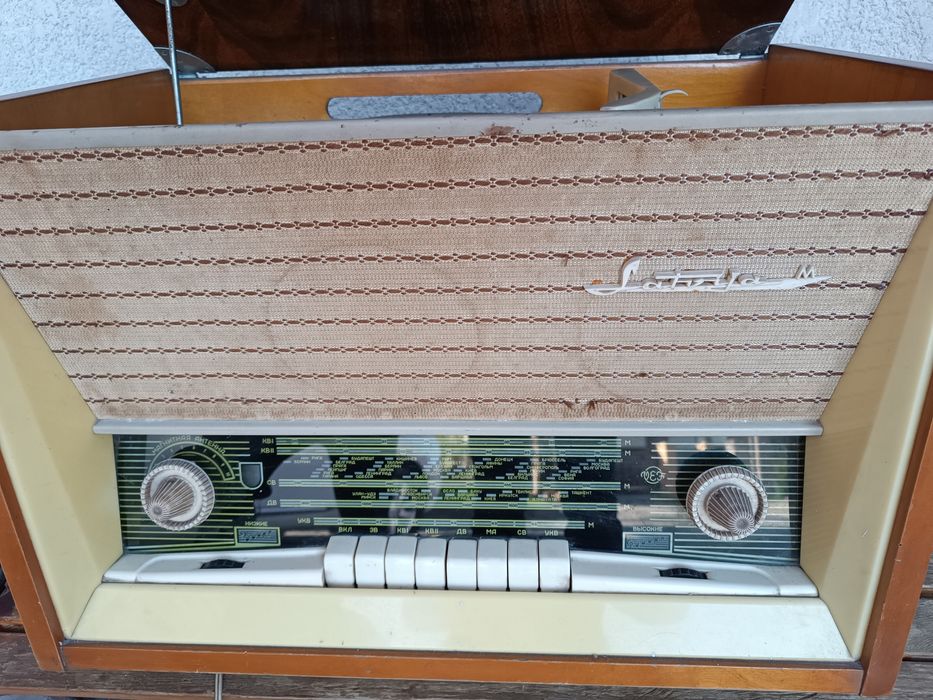 Радіола програвач пластинок Latvija 1965