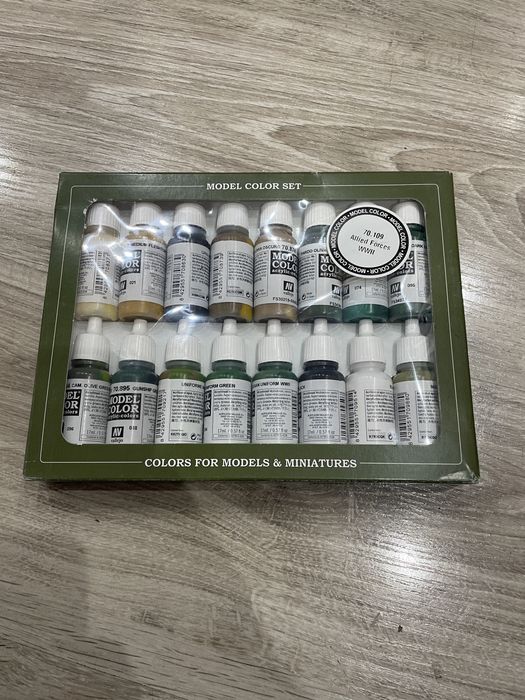 Vallejo 70109 - Zestaw 16 farb Allied Forces WWII