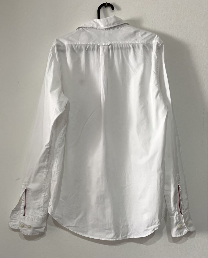 Camisa branca com detalhes vermelhos (El Ganso, tamanho S)