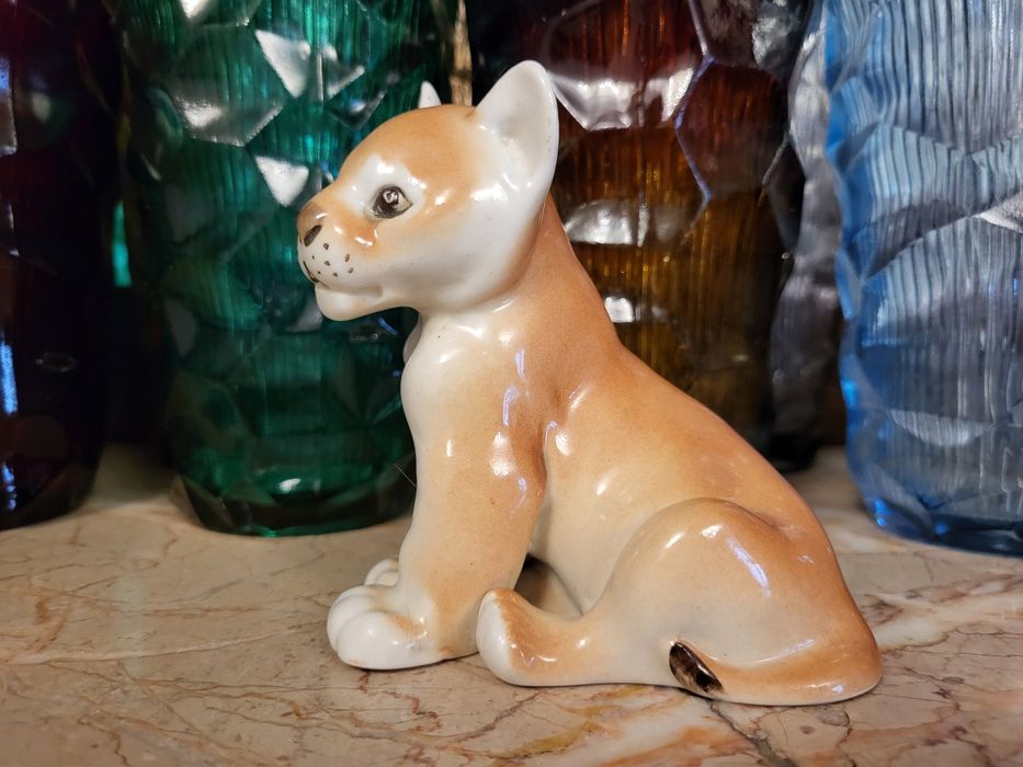Porcelanowa figurka młodego lwa Łomonosow