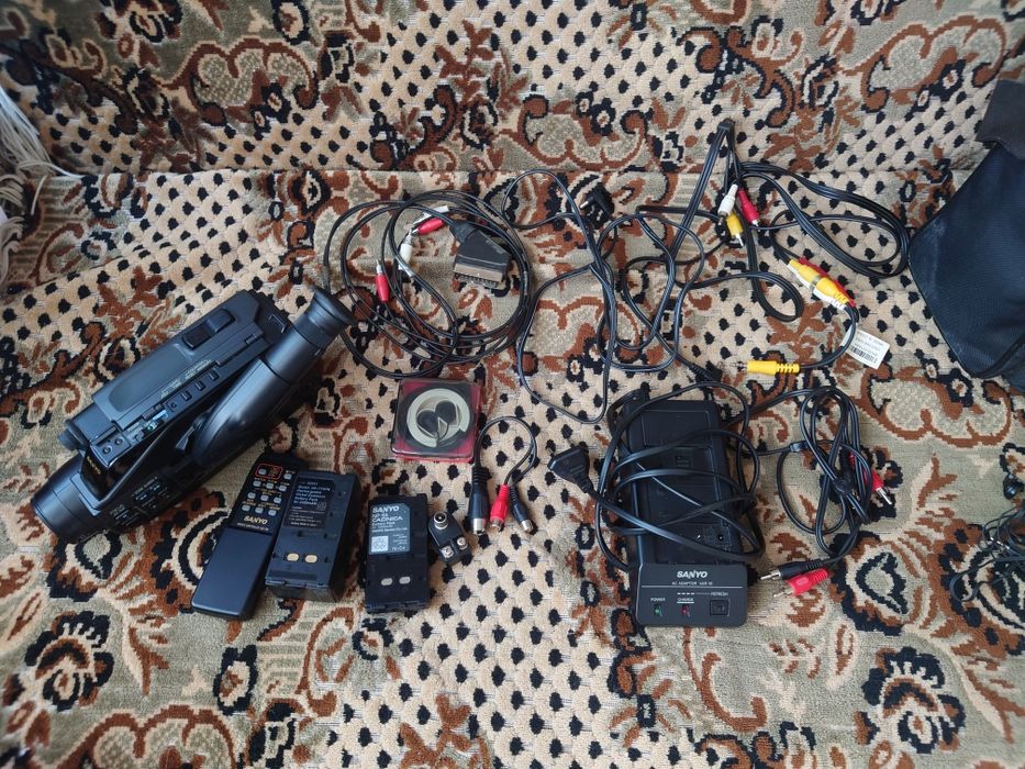 Вінтажна камера Sanyo VM-RZ1P, 8mm camcorder, made in Japan