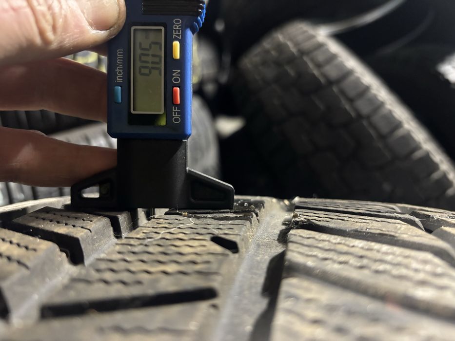 Шини зимові Toyo R20 295/40 2шт.(ціна за скат)2017рік