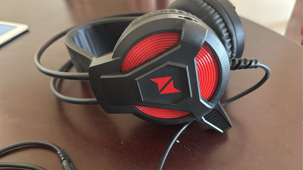 Fone de ouvido headset para jogos Redragon Memecoleous H112.