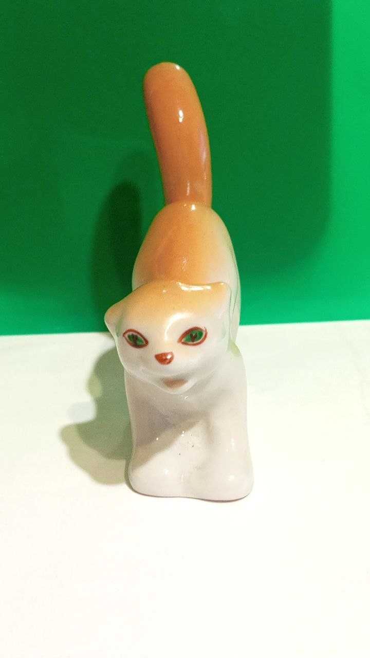 Статуэтка "Кот - озорник", фарфор, роспись