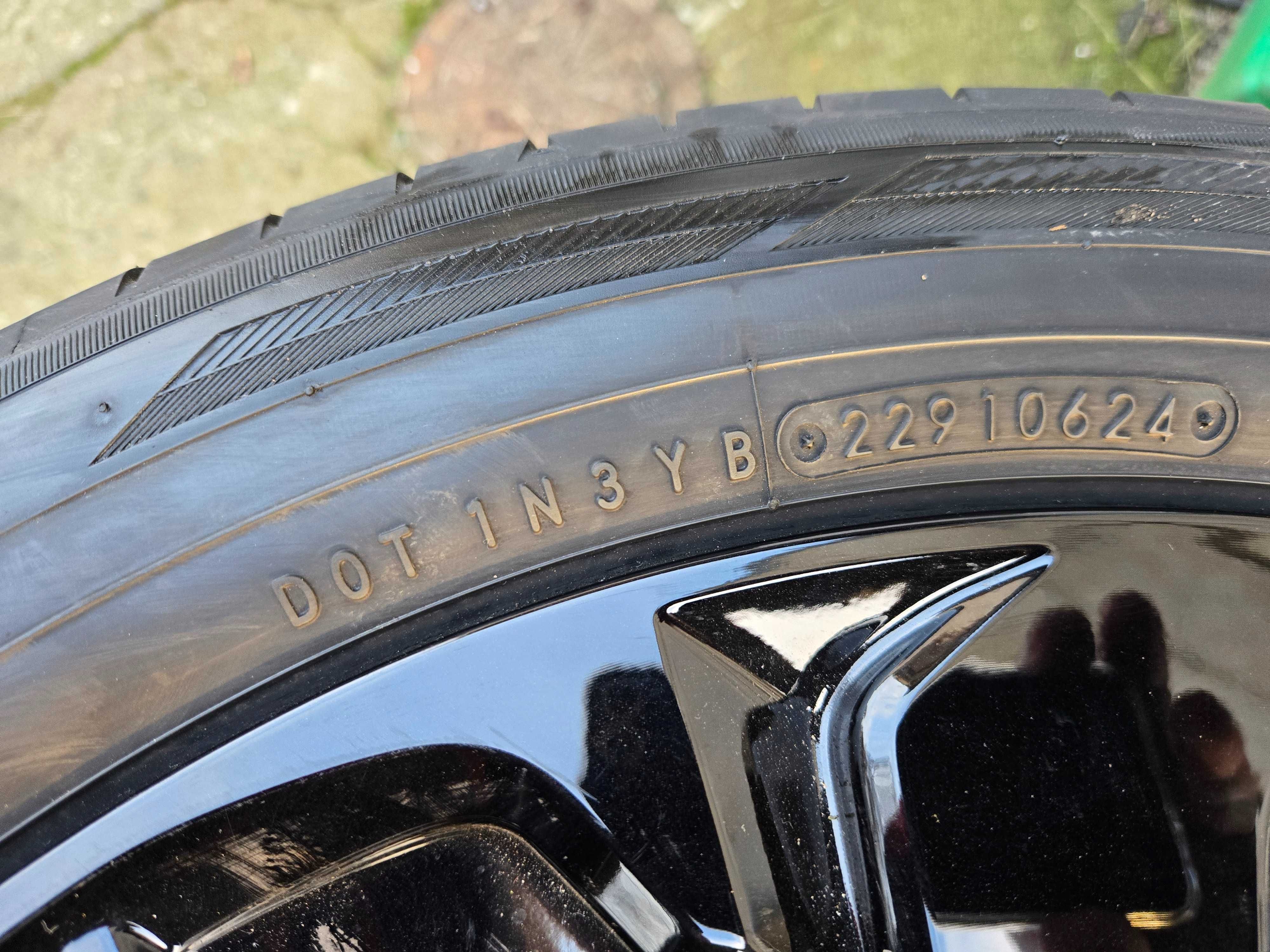 Mazda kola 20. NOWE Srebrne. .