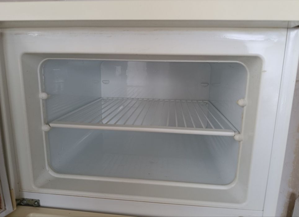 Lodówka zamrażarka Zanussi 140 cm x 55 cm lodówko-zamrażarka biała PRL