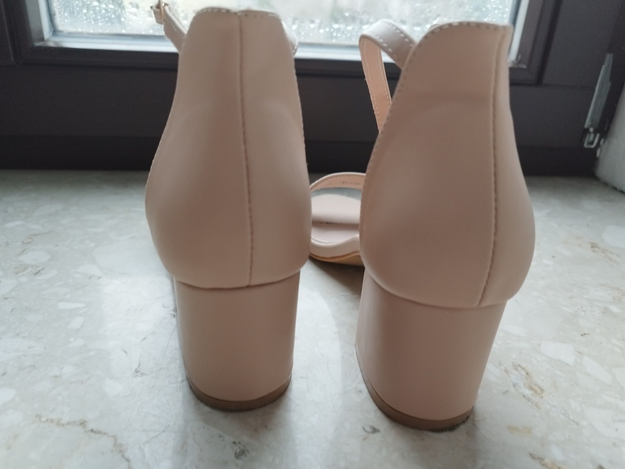 Buty na obcasie LADY GLORY