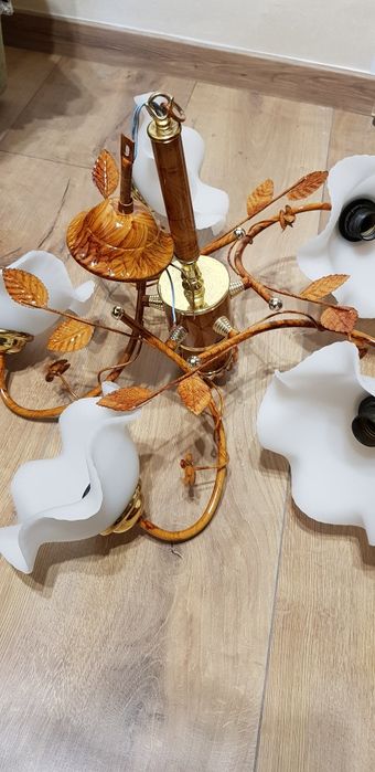 Продам люстру на 5 ламп