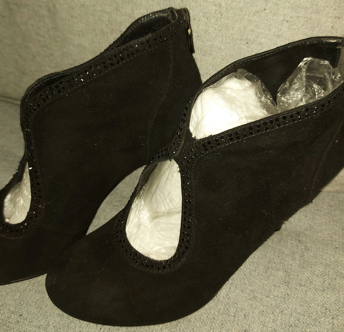 Женские ботиночки на каблуке 38р