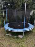 Sprzedam trampoline .