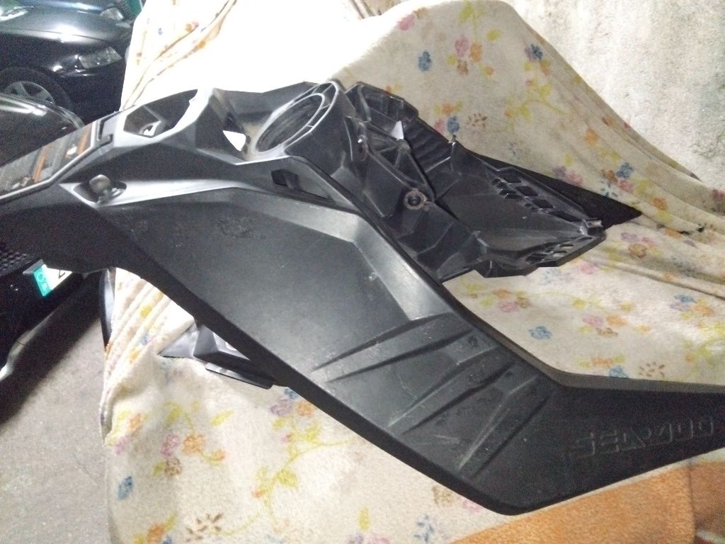 Plástico central seadoo spark