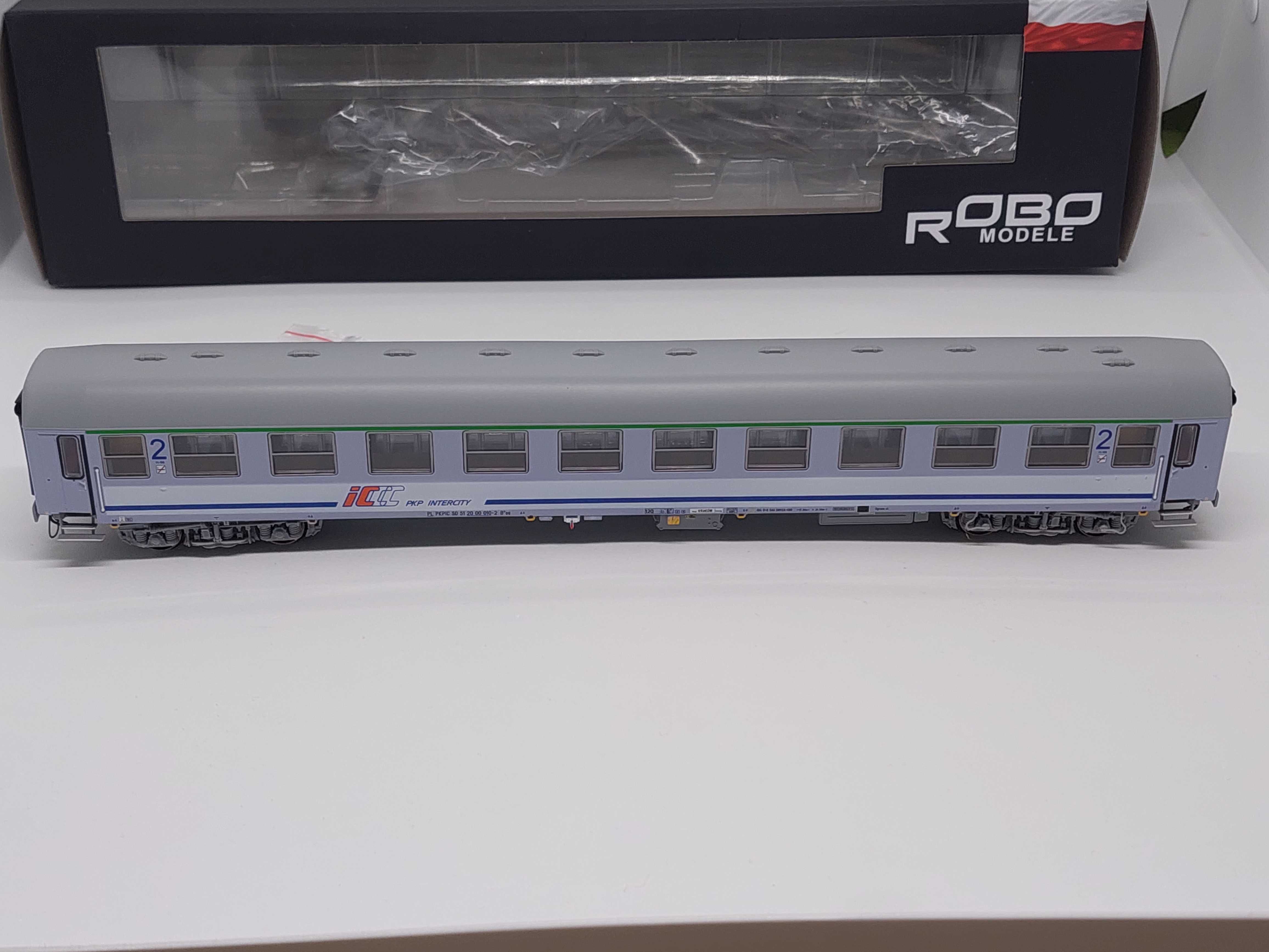 Robo 222230 Wagon 2 kl. PKP Intercity 111Ah H0