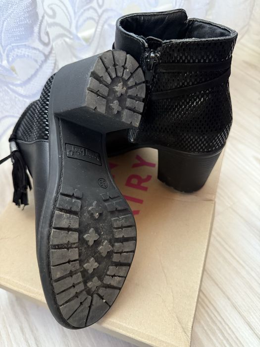 Buty czarne botki na słupku Jenny Fairy CCC r 38