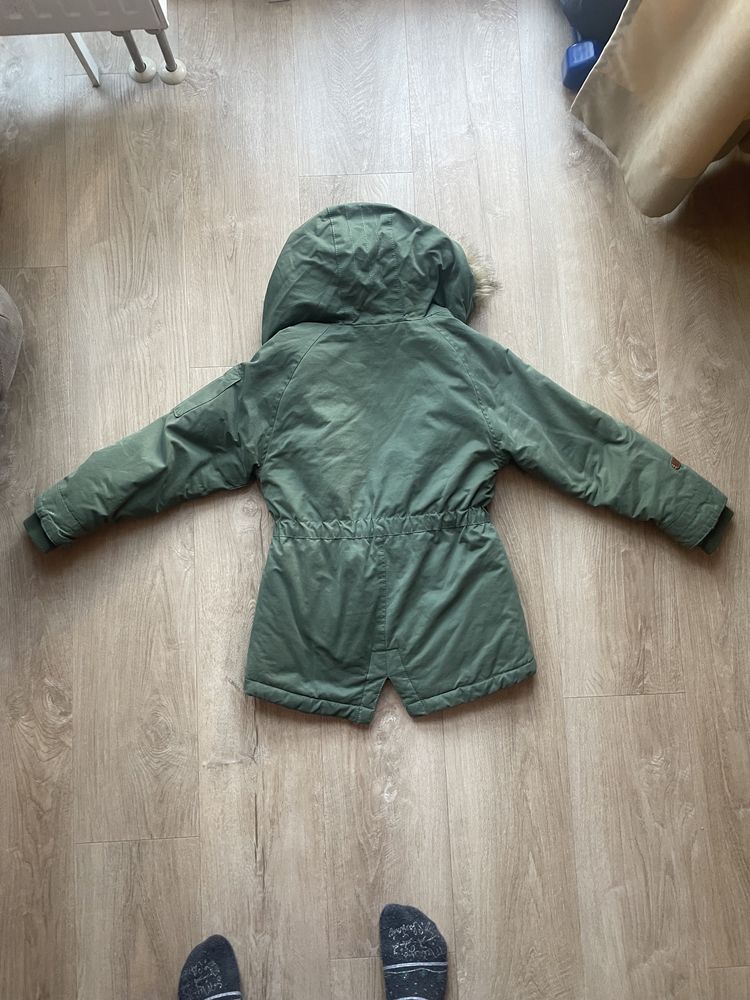 Зимова куртка для дівчинки 128р