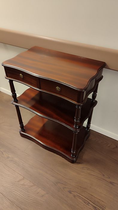 Mesa de apoio com rodas