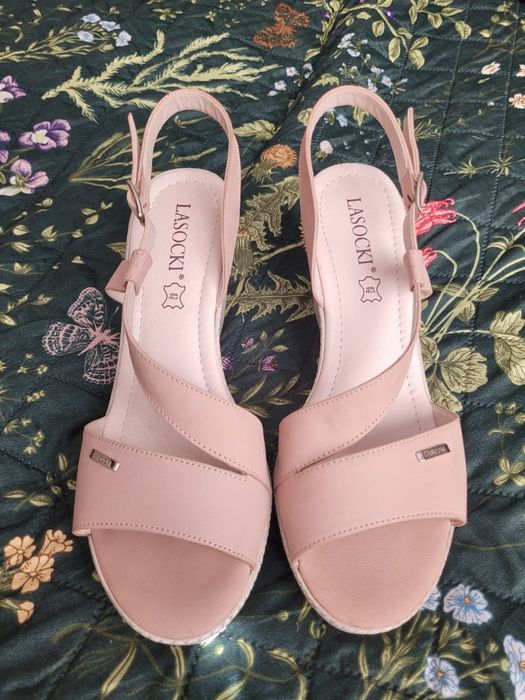 Sandały na koturnie Lasocki rozmiar 39