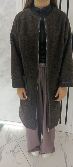 Осіннє пальто, шоколадного кольору.