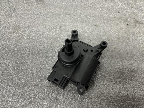 Motor da comporta da sofagem VOLKSWAGEN Golf VIII (CD1)