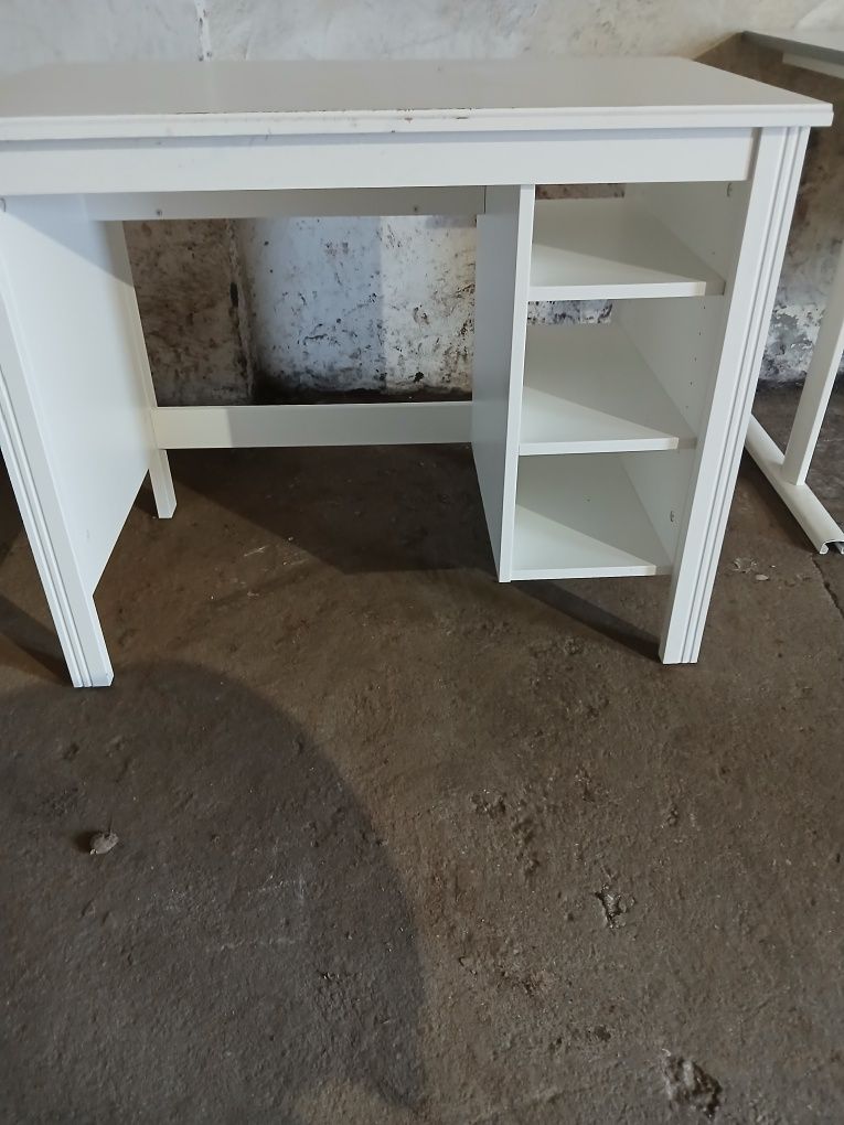 Sprzedam stolik do dziecka i biurko białe polecam