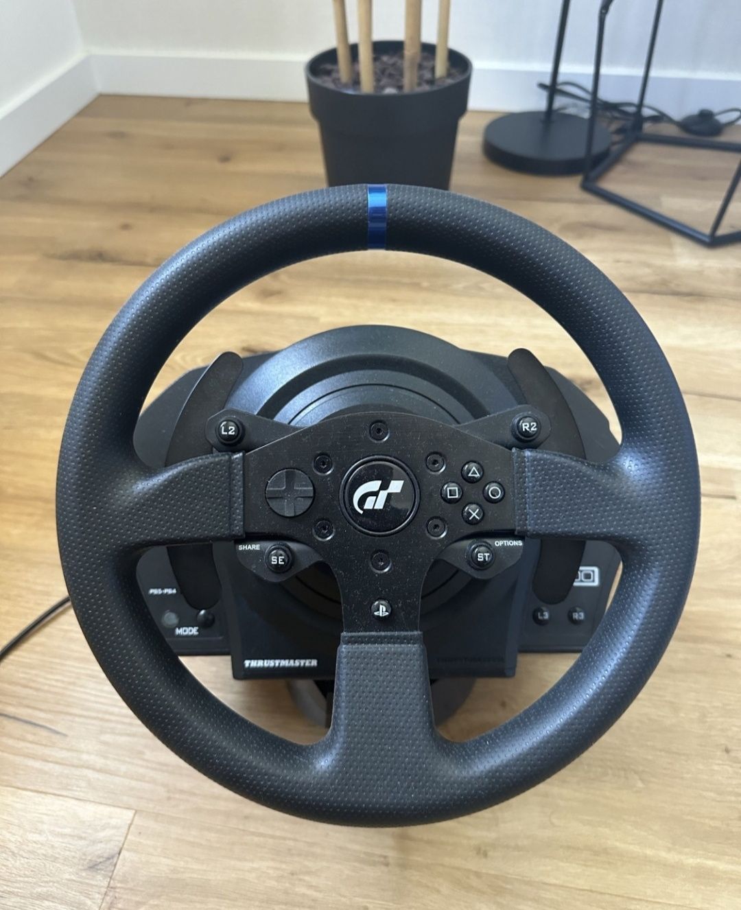 Thrustmaster Volante T300 RS GT + Logitech Driving Force Shifter G29 &