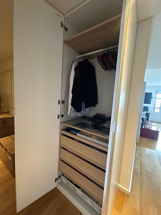 Guarda-roupa IKEA branco com espelhos – funcional e elegante