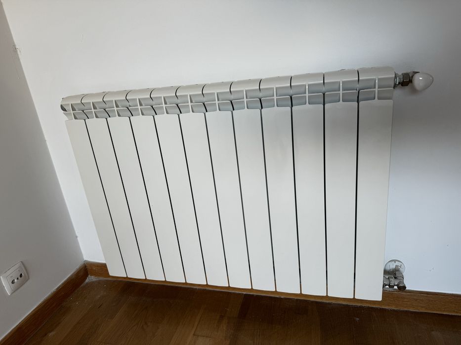 Radiadores para aquecimento central em otimo estado.