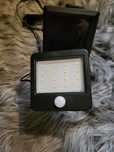 Reflektor solarny LED