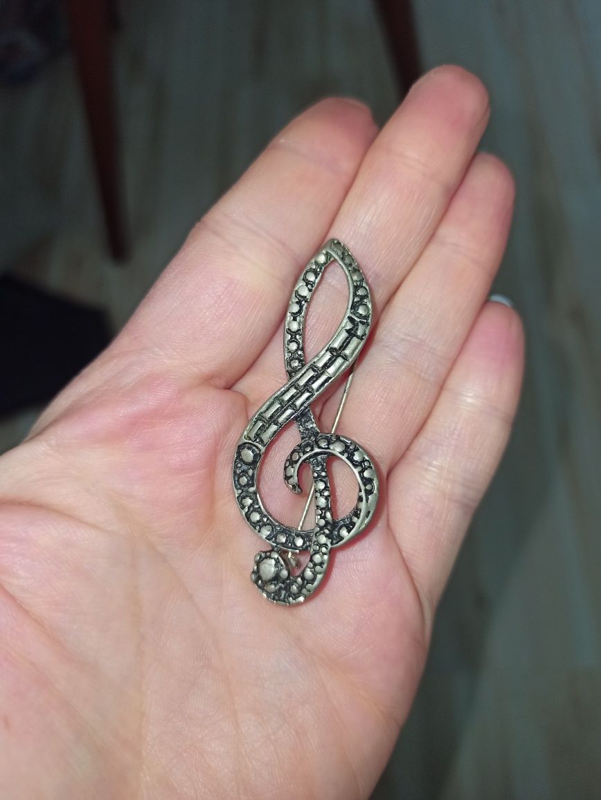 Broszka vintage klucz wiolinowy nutka nuta muzyka pięciolinia pin