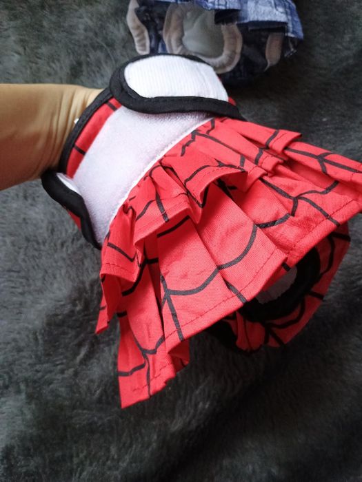 Wielorazowe pieluchy dla suczki z falbankami Spiderman