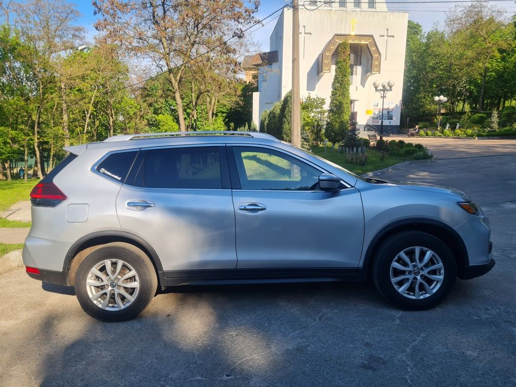 Nissan rogue SV AWD