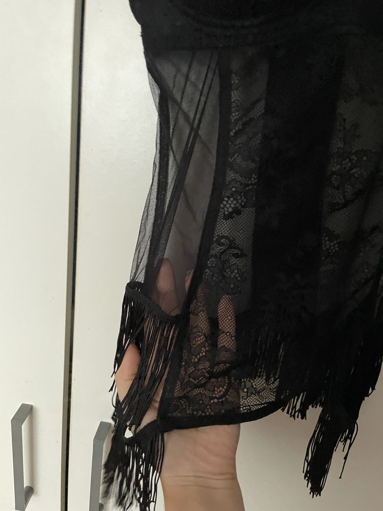 Komplet bielizny top gorsetowy i stringi z frędzlami S 75C