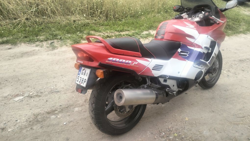 Honda CBR 1000f ...
