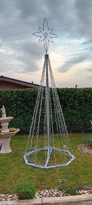 Pinheiro de Natal iluminado