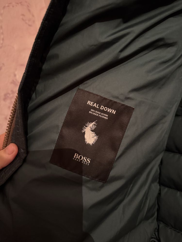 Пуховик hugo boss 90% пух L-size