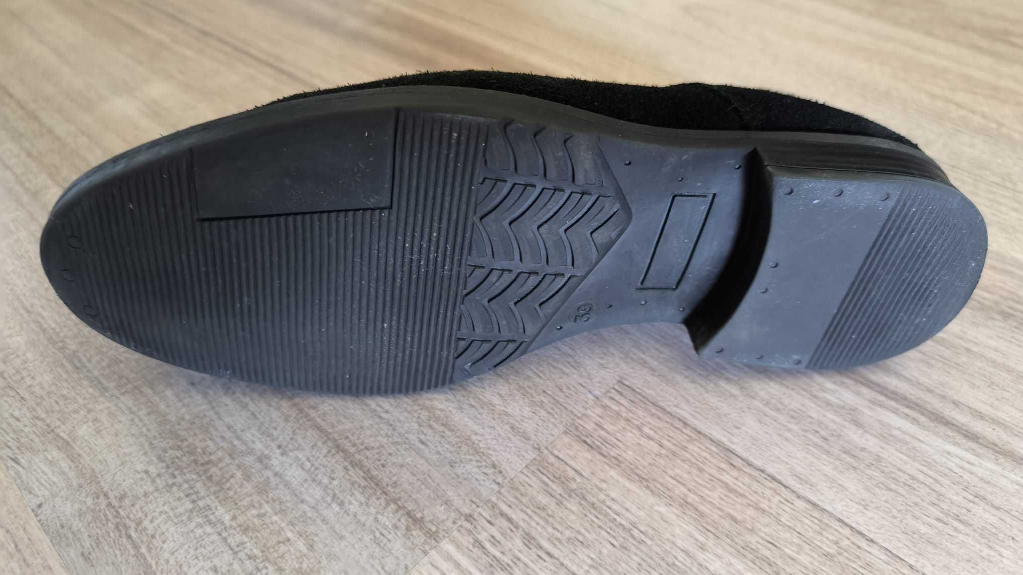 Sapatos pretos Nº39 em Camurça – como novos