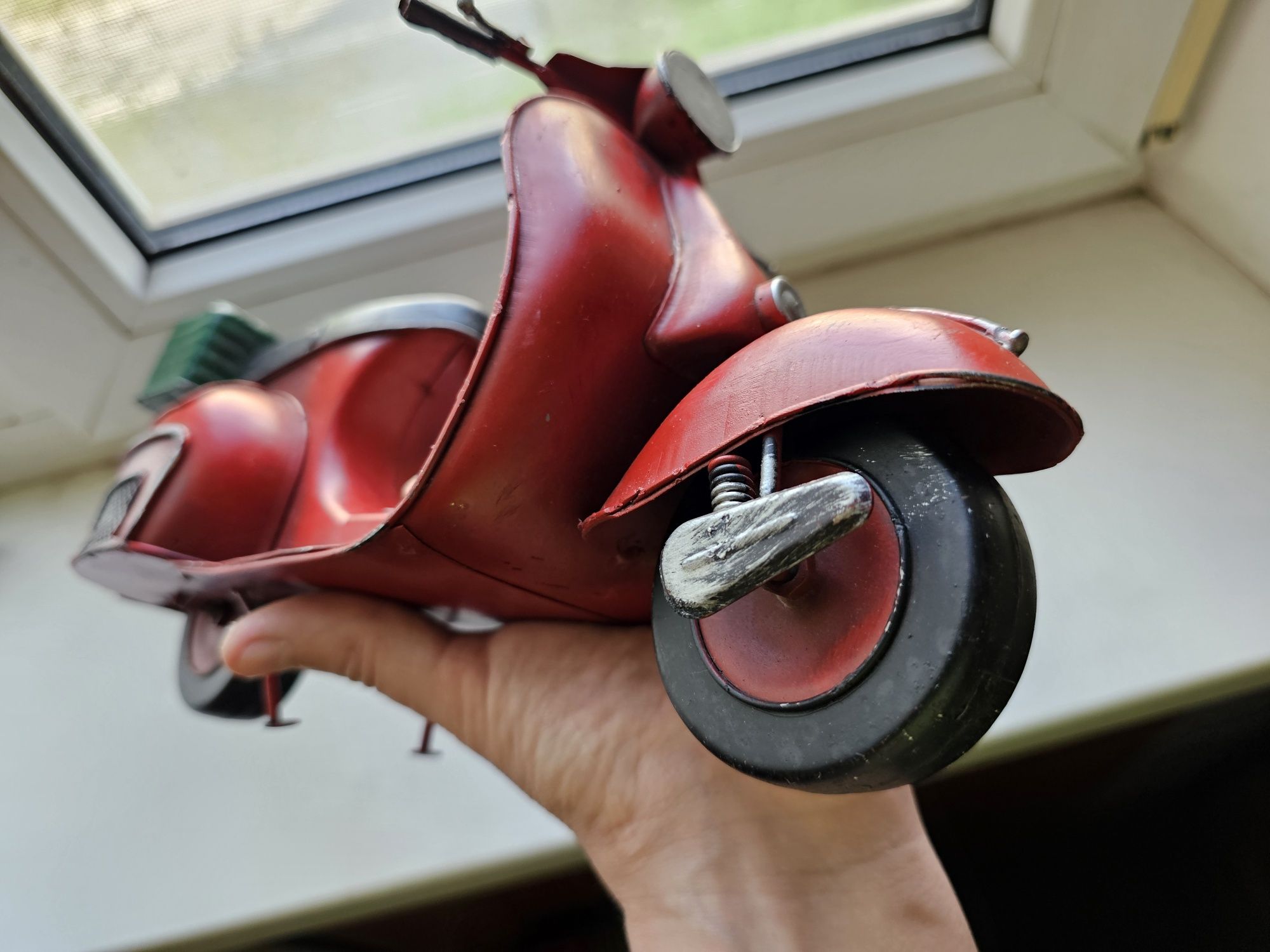 Вінтаж Металева Модель Мопеда Vespa 1959 з Корзиною Італія 1980х