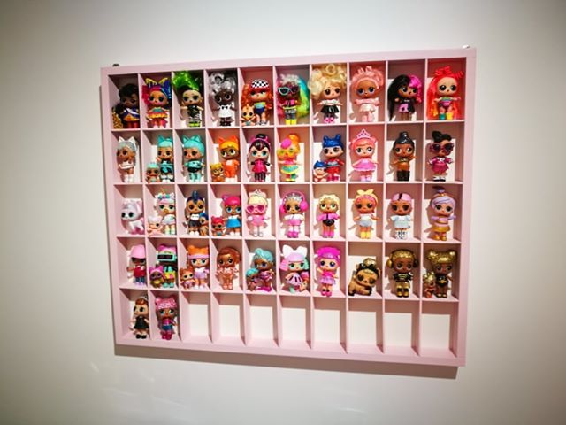 Półka na 50 figurek/ laleczek