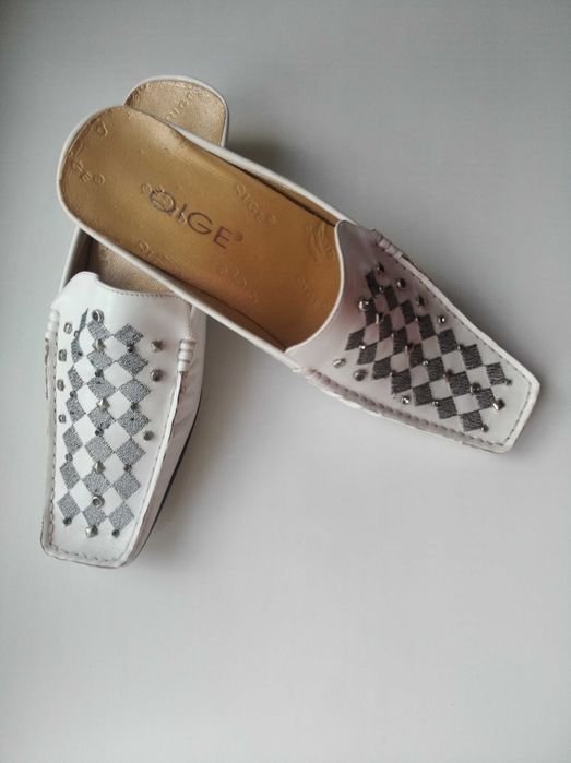 Шлепанцы женские с вышивкой