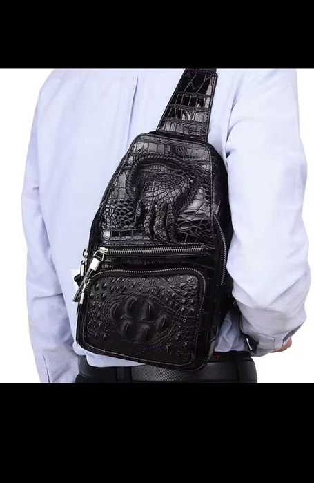 Ексклюзивна сумка із крокодилової шкіри із лапою крокодила