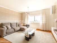 Fantástico apartamento T4 às portas de Lisboa com
Vista para o Rio...