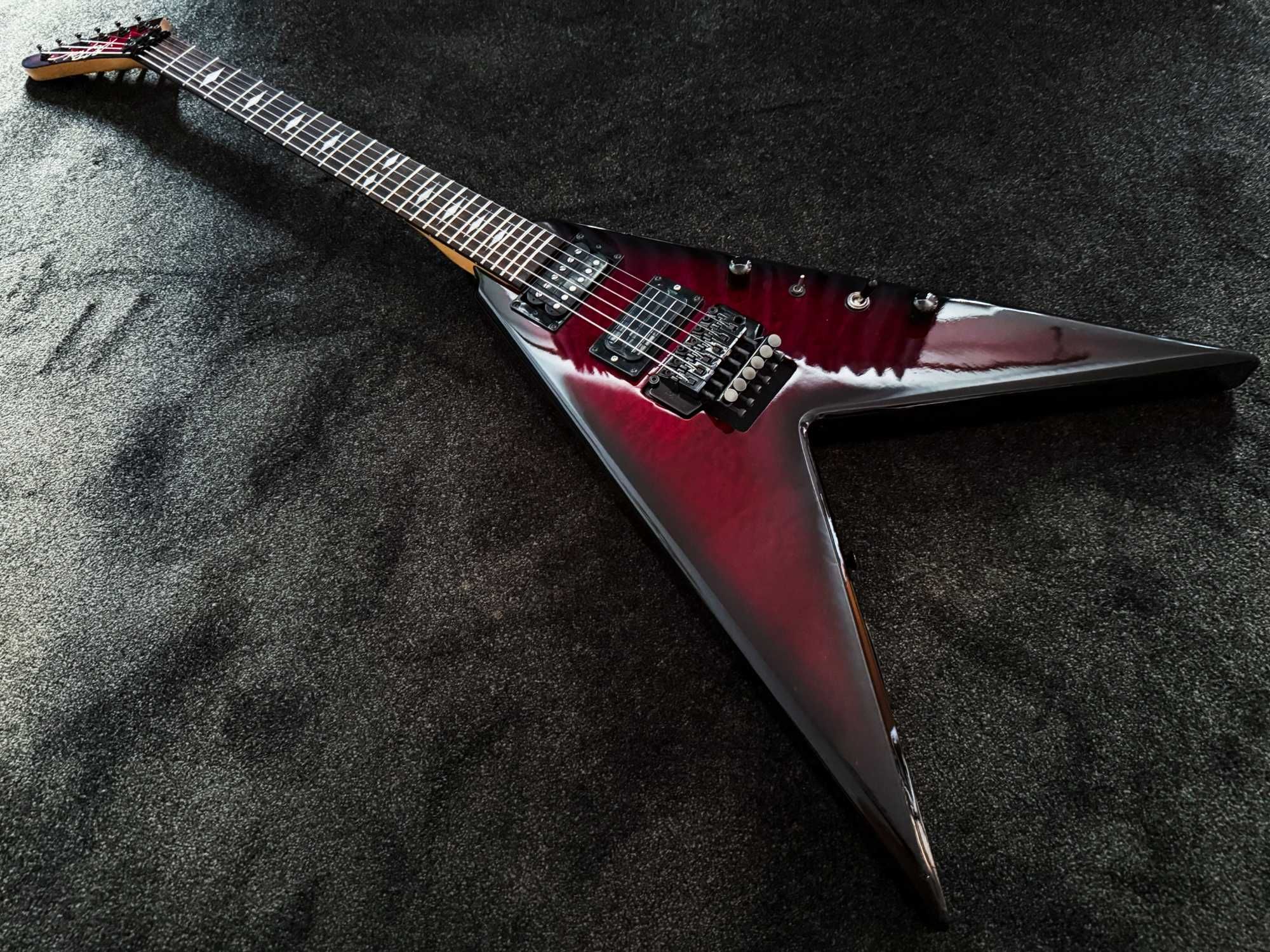 B.C. Rich BCV-920JE Flying V Red Black Burst