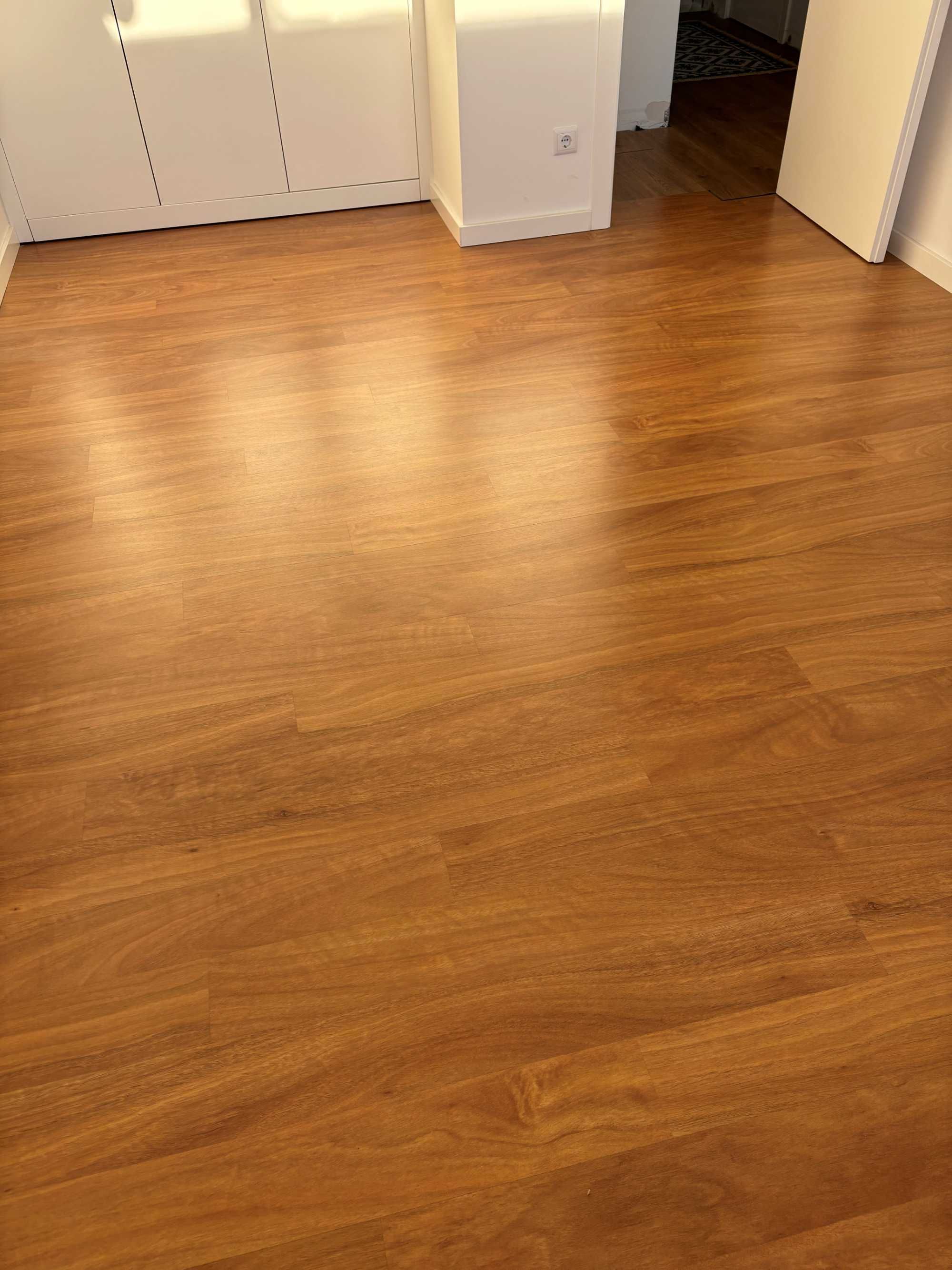 Pavimento laminado 30m²