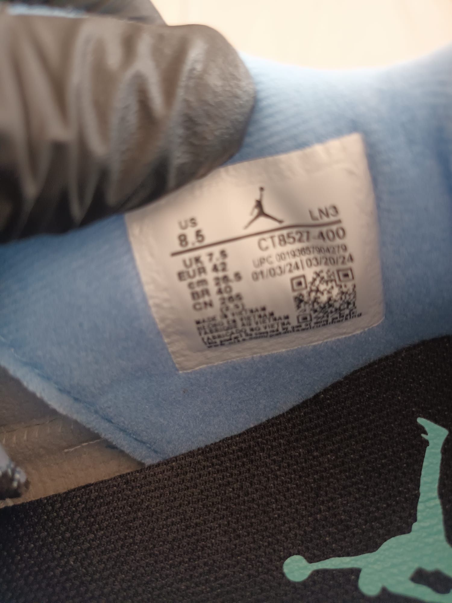 Jordan 4 University Blue 42