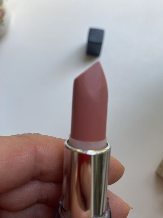 Помада губная матовая