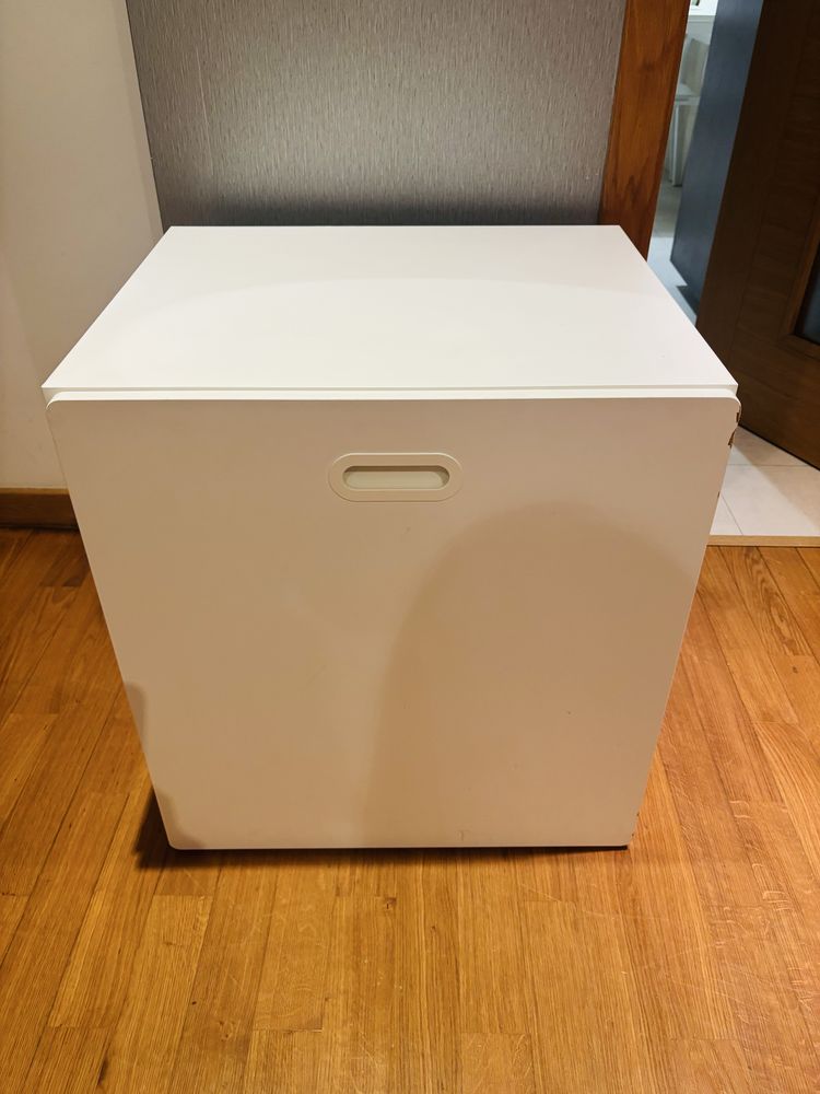 Ikea - Armário / Mesa de Cabeceira