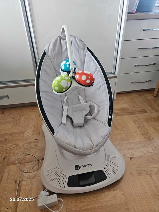 Sprzedam Huśtawka ,bujaczek 4 mooms  , elektryczny .