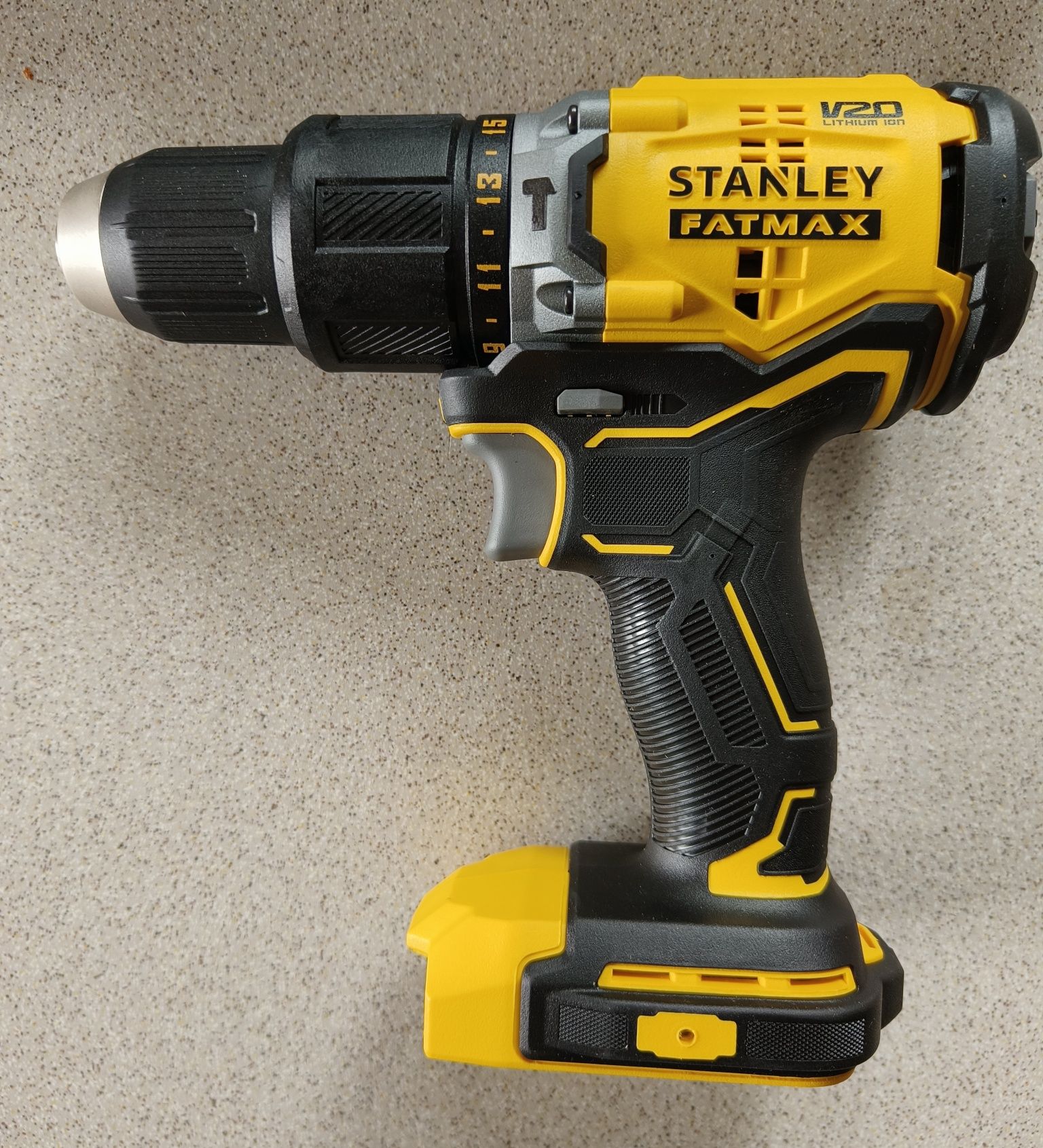 Wiertarko-wkrętarka bezszczotkowa udar STANLEY SFMCD715D2K-QW 2x2Ah