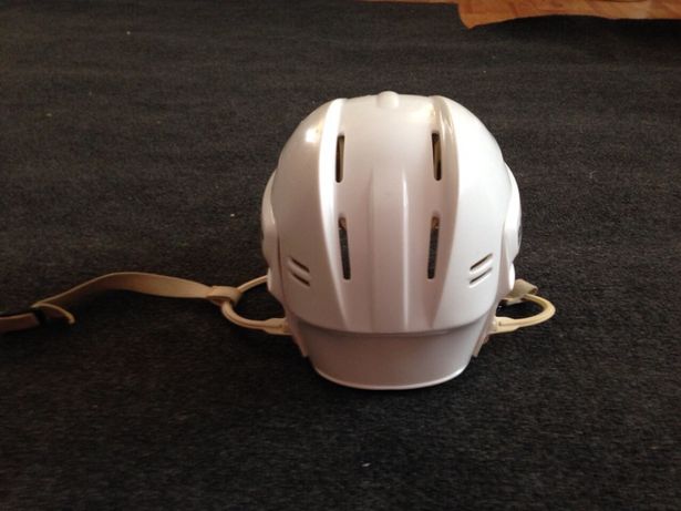 Продам хоккейный шлем с визором