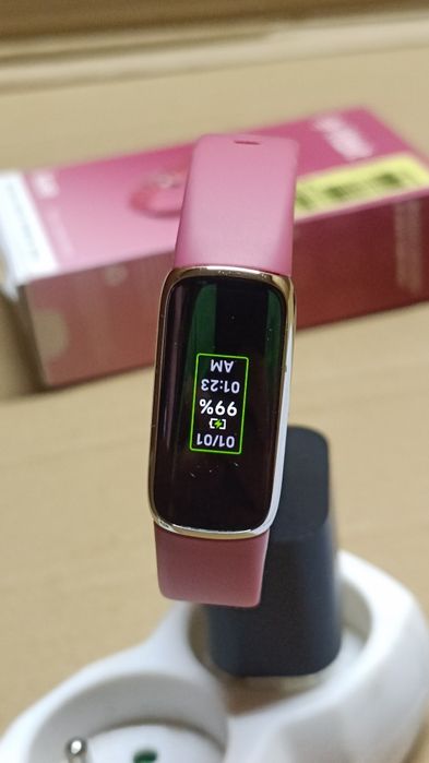 Smartband Fitbit Luxe różowy
